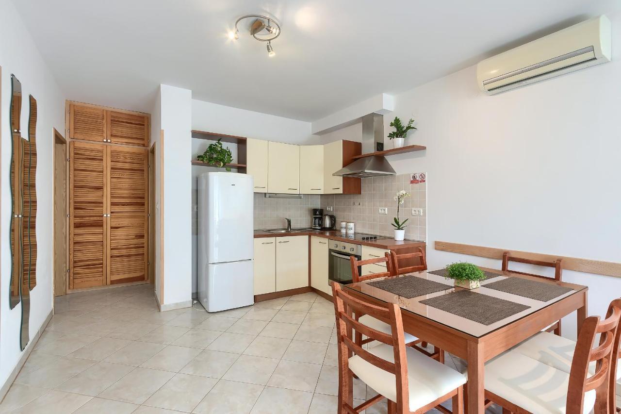 Apartments Gilly 1 Премантура Екстериор снимка
