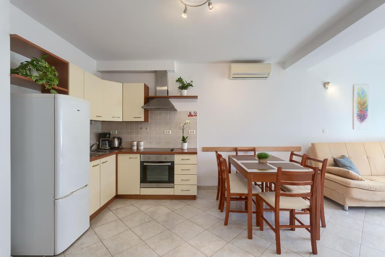 Apartments Gilly 1 Премантура Екстериор снимка